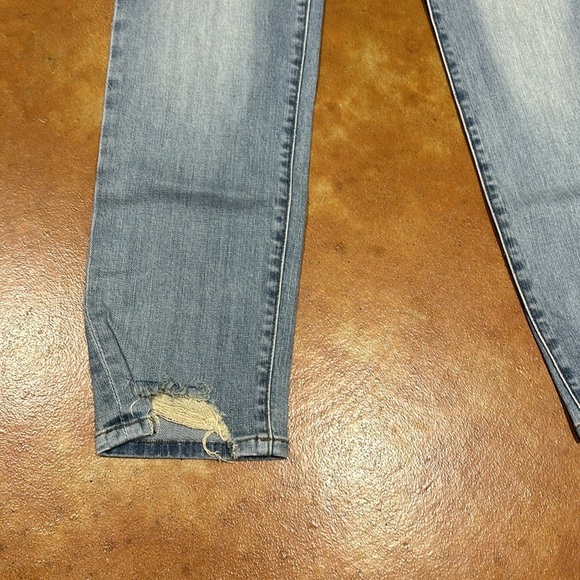 NWT Kut From the Kloth straight leg distressed on hem Jean. Size 2 - Picture 2 of 8